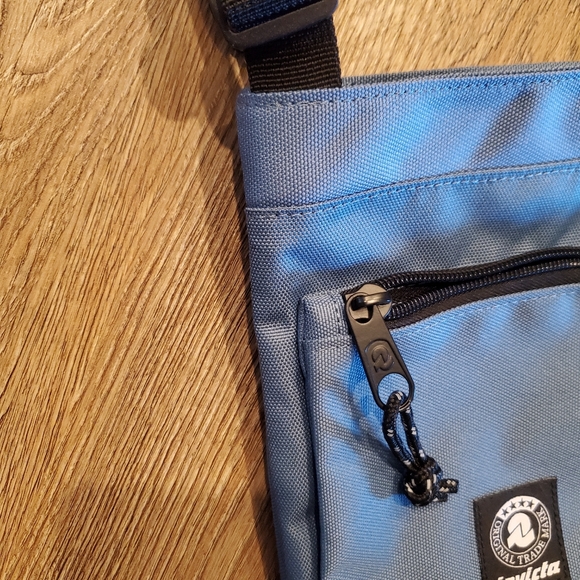 Invicta crossbody - Picture 5 of 6